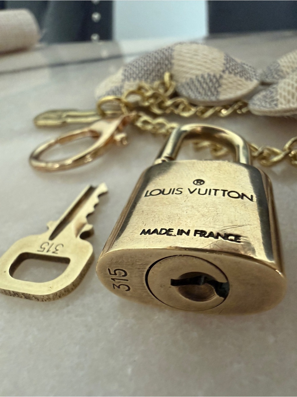 Louis Vuitton Vintage Lock & Key Upcycled Damier Azur 3-Heart BagCharm KeyHolder - Picture 4 of 14